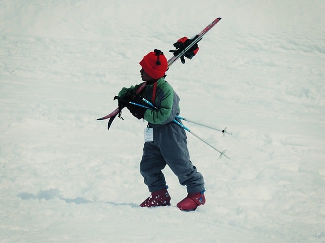 Prévenir les risques au ski pour un enfant en toute sécurité